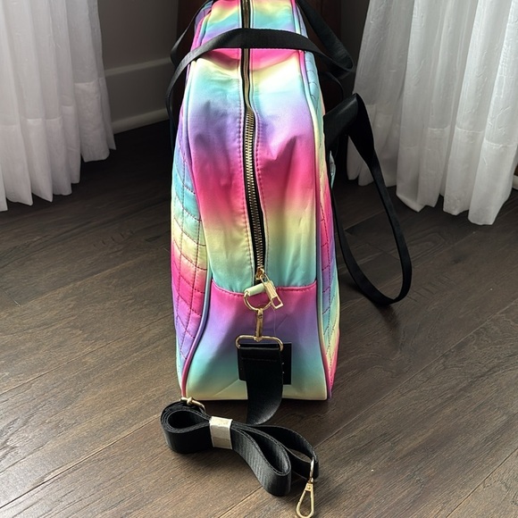 Olivia Miller Rainbow Tote,quilted,hand & crossbody strap,zip top,water resist - Picture 3 of 11